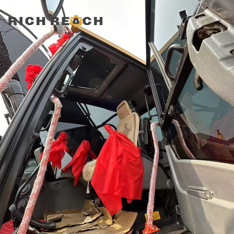 Bucket attachment – 2025 Volvo EC300 crawler excavator $46,850